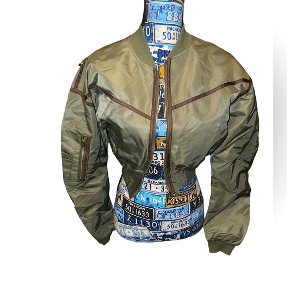 Forever 21 olive green cropped bomber jacket NWOT! - Picture 2 of 11
